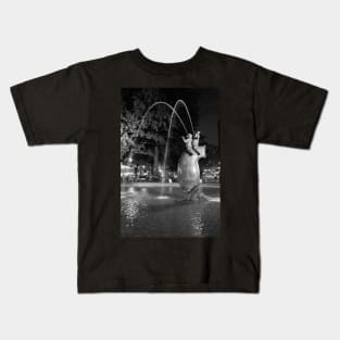 Fountain At Night Kids T-Shirt